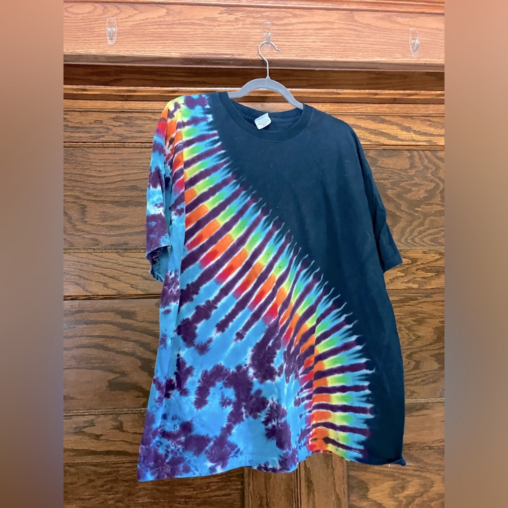 Barely worn navy tie dye t-shirt with vibrant multicolor design in size XL
